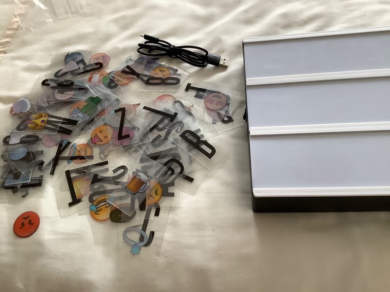 A4 light box with letters and emoji's - battery or USB - lead included
