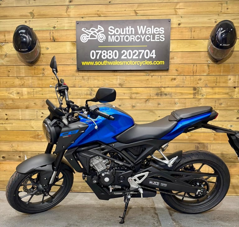 Honda CB125r / 2025 model / JUST 4 MILES!