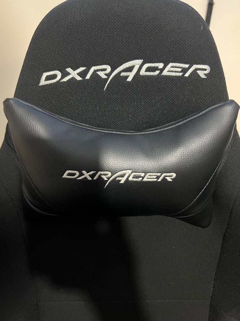 DX RACER GAMING CHAIR