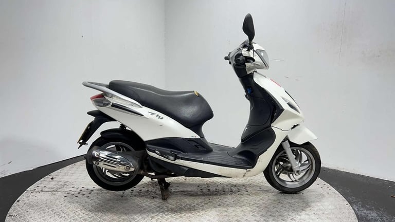 Piaggio Fly 16K 2015 RUNNING PROJECT BIKE SPARES OR REPAIR 125CC