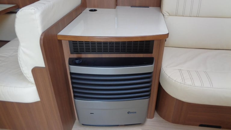 LMC 685 VIP Exquisit 5 BERTH,FIXED TRANSVERSE ISLAND BED CARAVAN 2019
