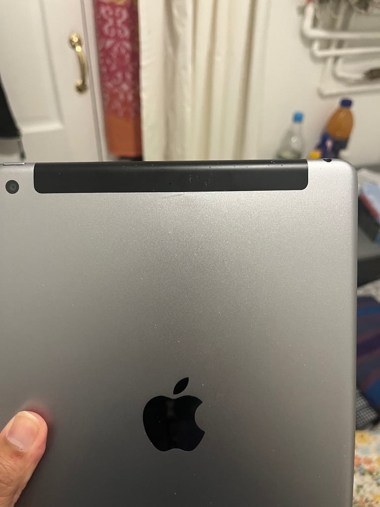 Apple iPad 6th Gen 9.7inch; 2018, A1954 128GB (Black/Silver) Wi-Fi and Cellular 