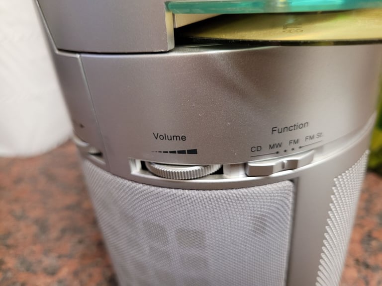 Roberts CR9936 programmable CD Radio Alarm 