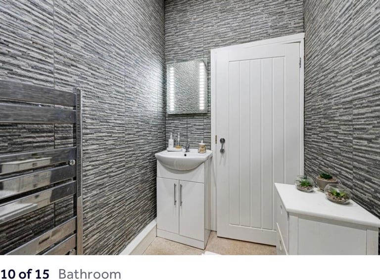 3 Bedroom Mid-Terrace for rent, Bury BL8- £1,200 pm