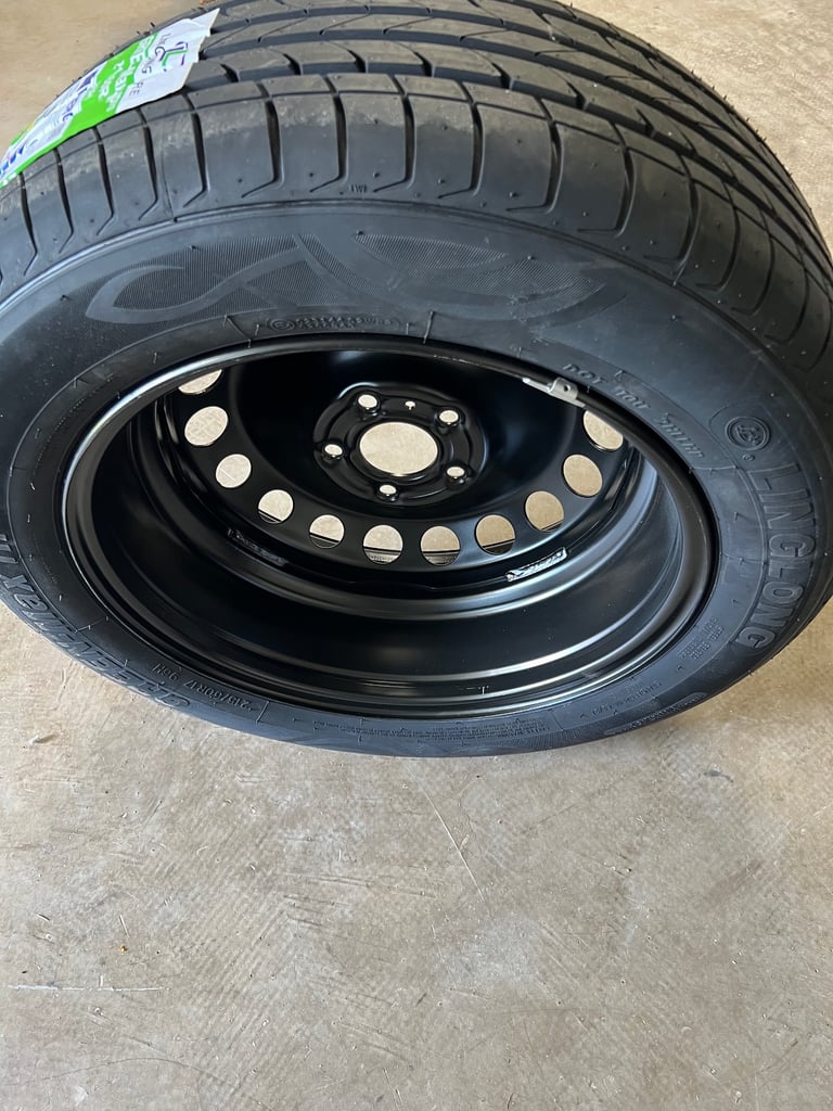 Renault Captur wheel and tyre. New unused 5 stud
