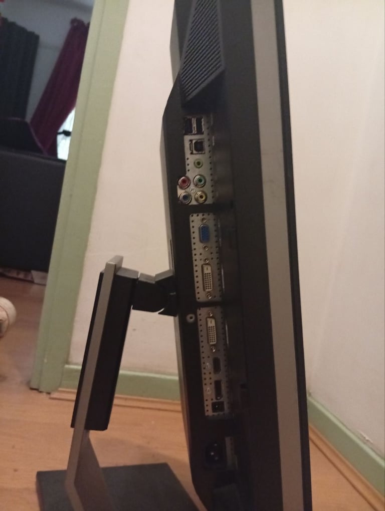 Dell U2410 24" IPS 1920 x 1200 widescreen monitor - great connectivity + USB hub, SD card reader