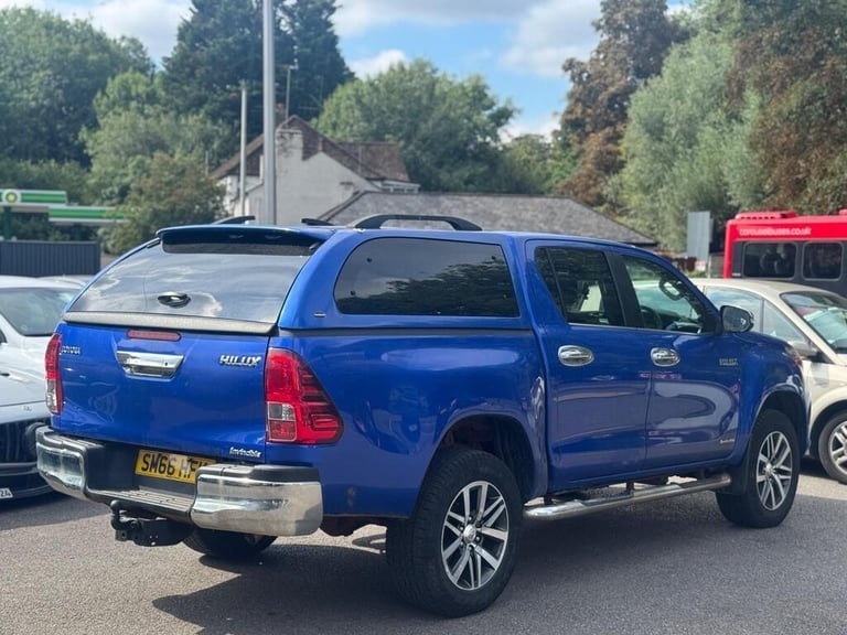 TOYOTA HILUX 2.4 D4D INVINCIBLE D/CAB PICK UP 4WD - 2017