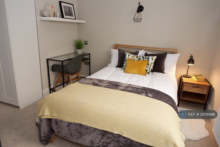 1 bedroom in Stanwell Road, Ashford, TW15 (#2656996)