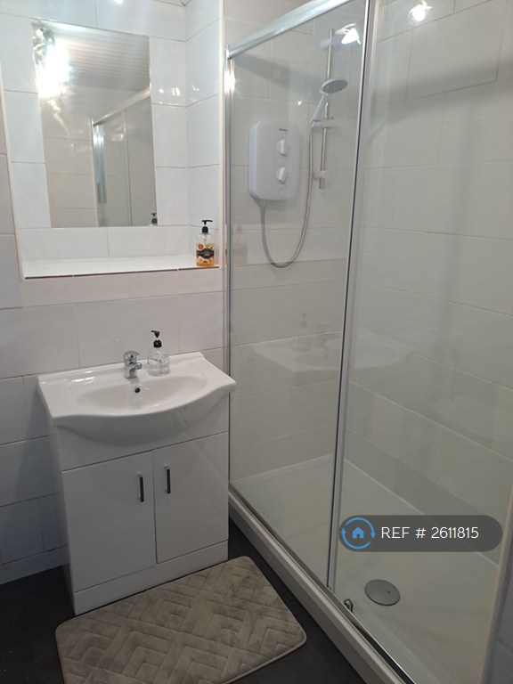 2 bedroom flat in Victoria Road, Dundee, DD1 (2 bed) (#2611815)