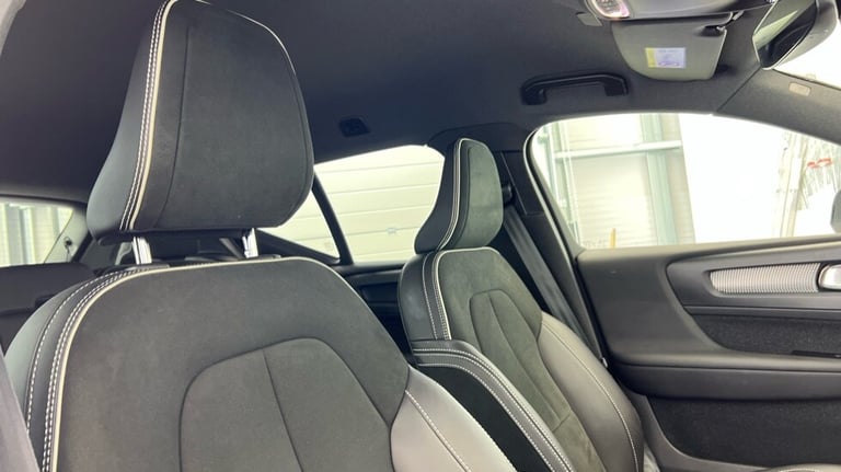 2021 Volvo XC40 R-Design, T3 automatic (Power Tailgate, Rear Park Assist) Estate Petrol Automatic
