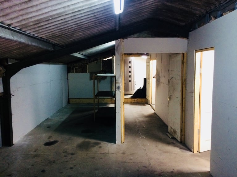 Industrial unit to let