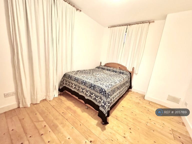 1 bedroom flat in Stoke Newington, London, N16 (1 bed) (#2657189)