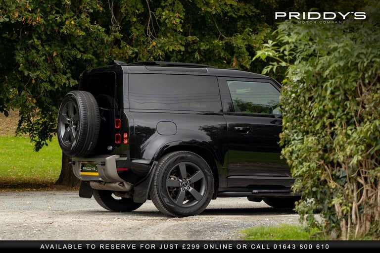 LAND ROVER DEFENDER 90 2.0 P300 X-Dynamic HSE - Amazing spec. Massive presence.