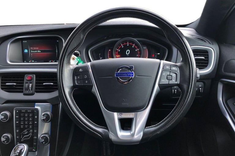 2015 Volvo V40 T2 [122] R DESIGN Nav 5dr Geartronic Hatchback PETROL Automatic