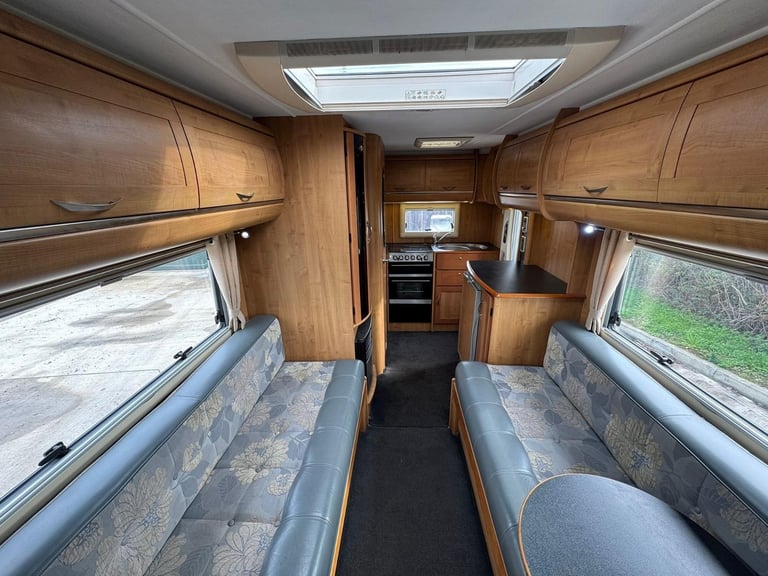 Autotrail Tracker EKS 2 Berth 2 Belts