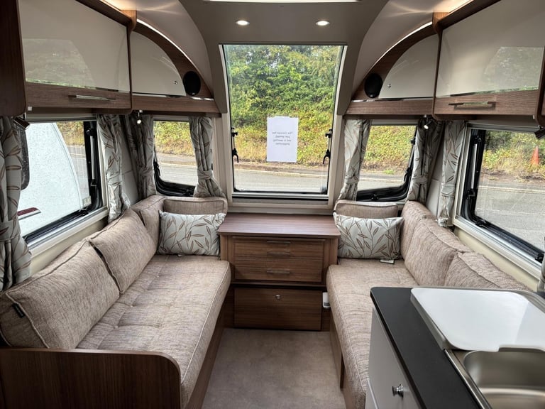 2019 Bailey Unicorn Cabrera (Rear Island Fixed Double Bed) Powrtouch Motor Mover