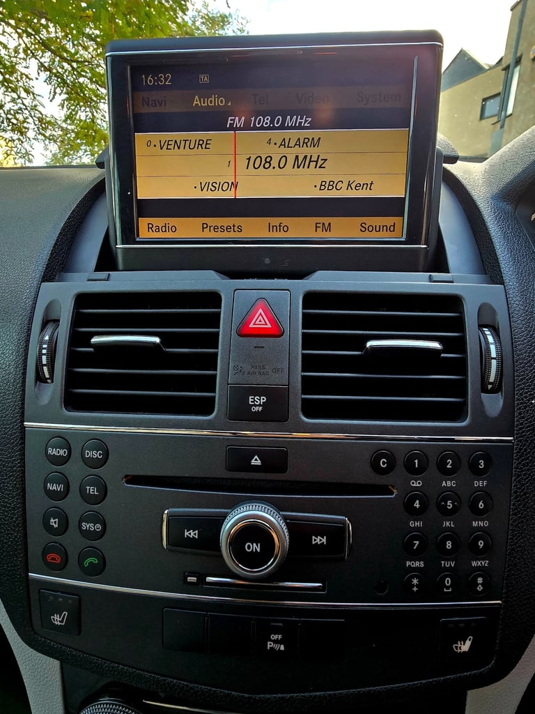 2010 Mercedes-Benz C Class C180 CGI BlueEFFICIENCY Executive LEATHER 90DAYS WARRANTY AUTO SALOON ...