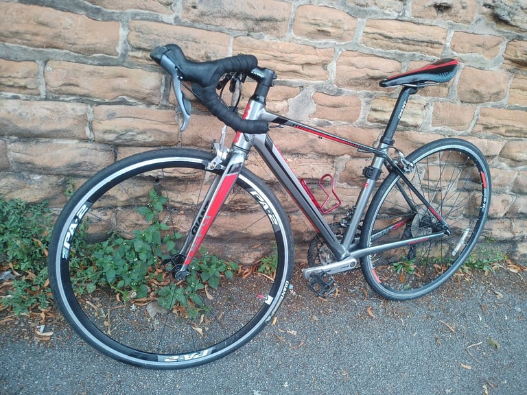 GIANT DEFY XS Light Weight Road Bike VGC