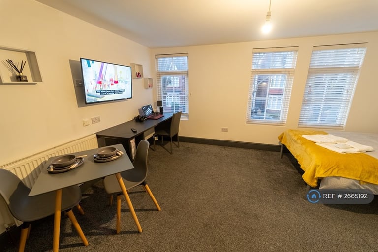 Studio flat in Hallewell Road, Birmingham, B16 (#2665192)