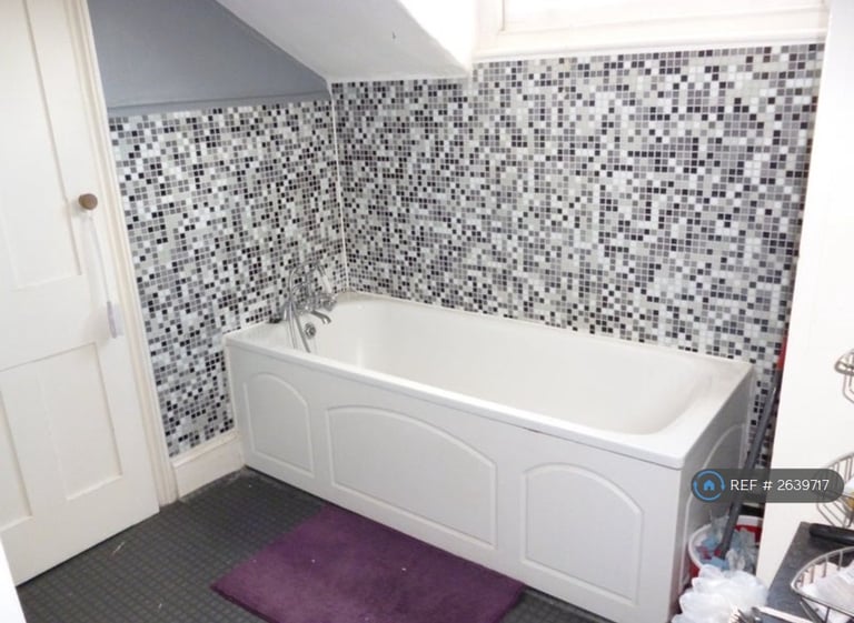 Studio flat in Southwood Avenue, London, N6 (#2639717)