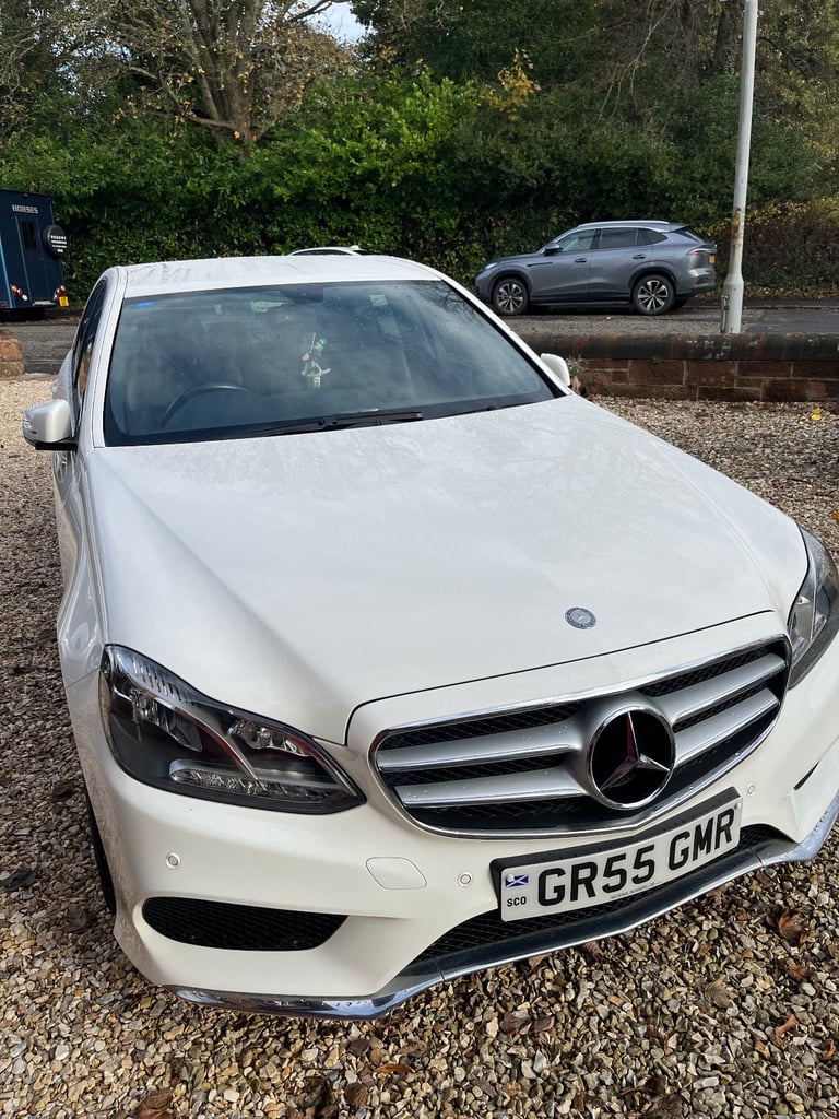 image for Mercedes-Benz, E CLASS, Saloon, 2013, Semi-Auto, 2143 (cc), 4 doors