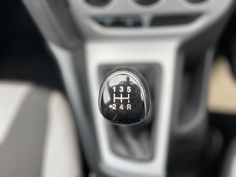 2013 Ford Focus 1.6 Zetec Euro 5 5dr HATCHBACK Petrol Manual