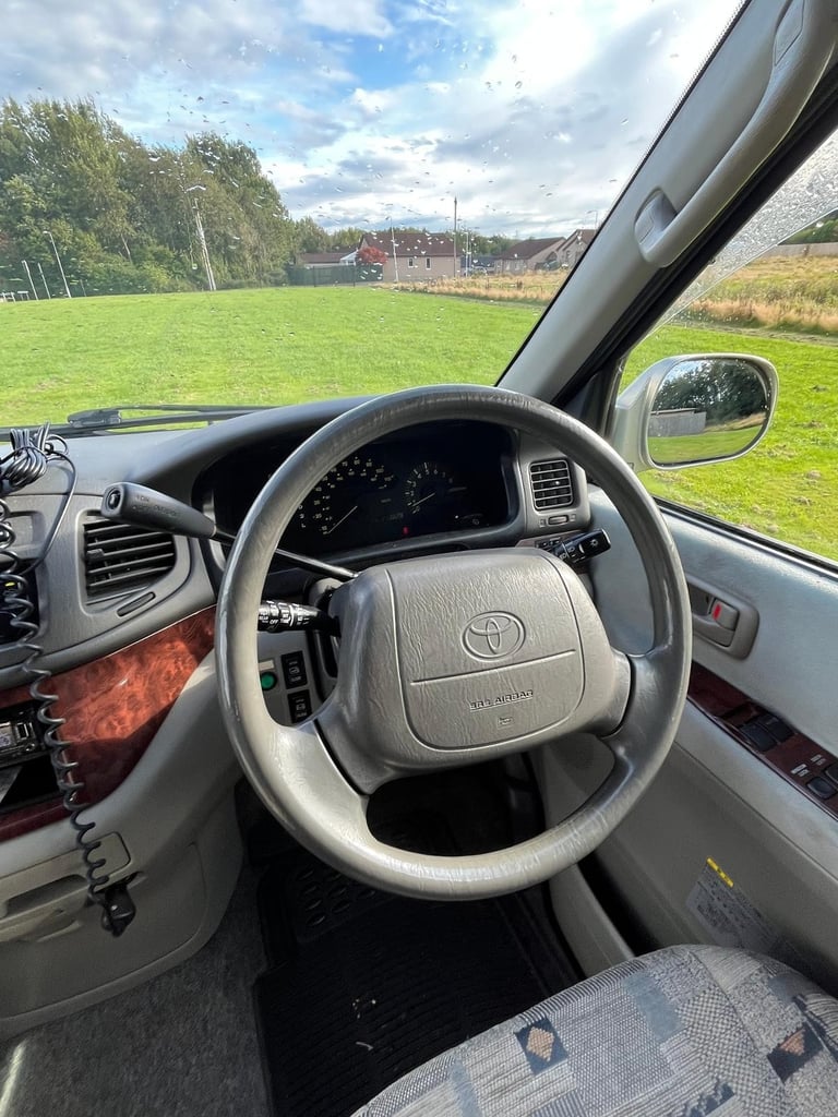 Toyota Hi-ace regius 