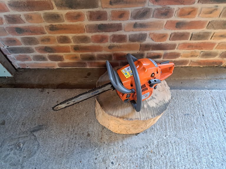 Husqvarna 240 chainsaw 