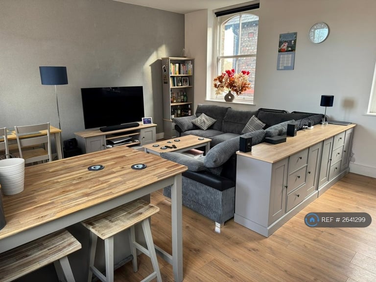 3 bedroom flat in New Hall, Liverpool, L10 (3 bed) (#2641299)
