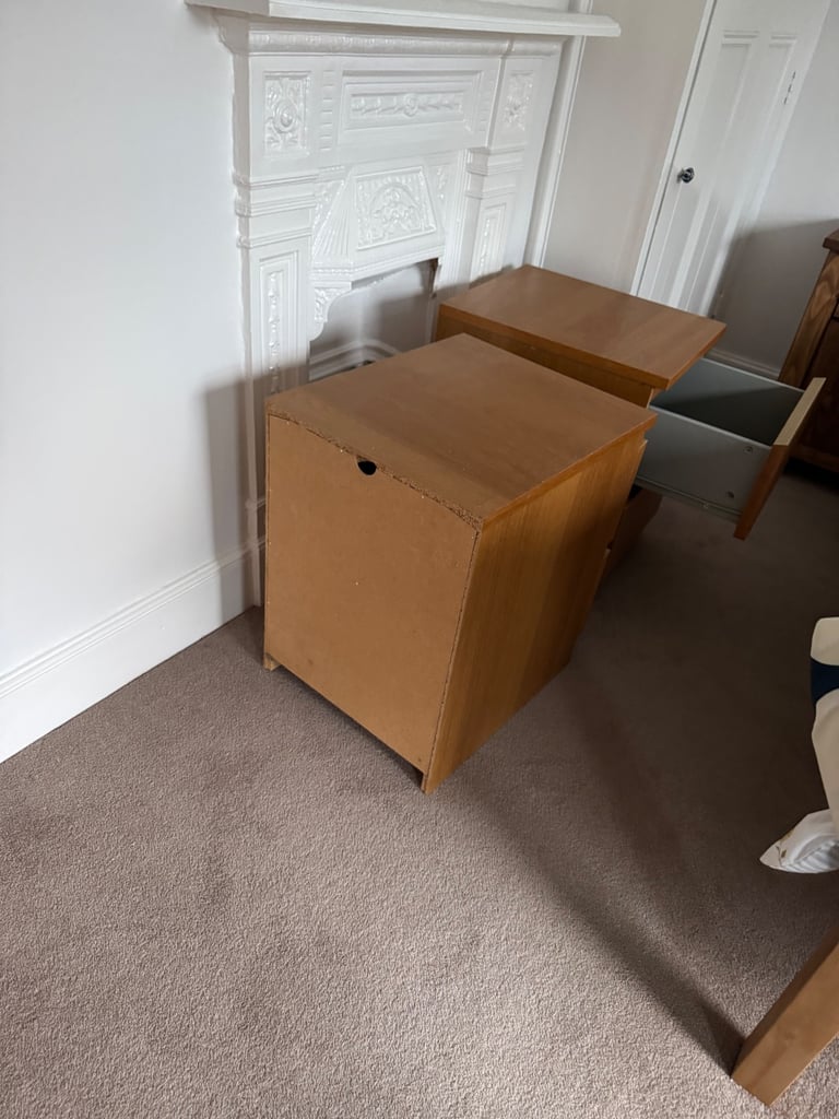 Bedside cabinets/drawers 