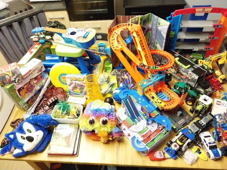 Hot Wheelz items and Toy Bundle