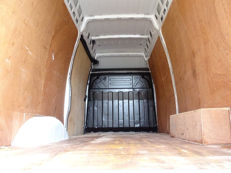 2021 Iveco Daily 2.3D HPI 14V 35S 3520 Panel Van 5dr Diesel Manual MWB High Roof Euro 6 (s/s Pane...