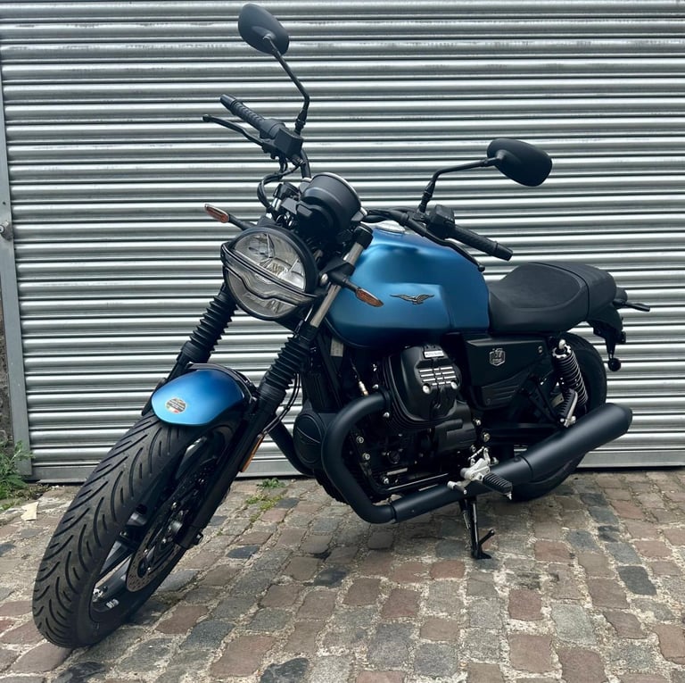 Moto Guzzi V7 Stone E5+ Blu Profondo In Stock Now
