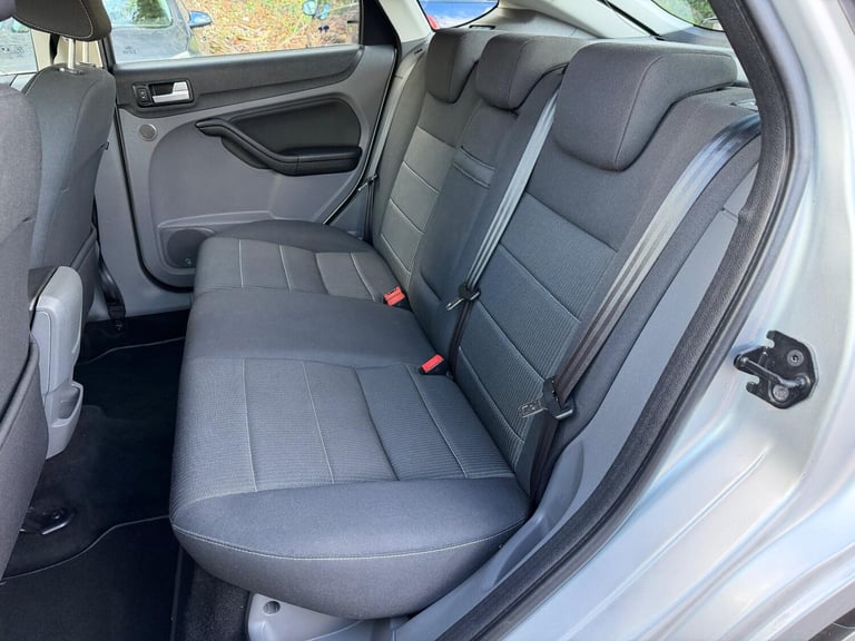 2010 Ford Focus 2.0 Titanium 5dr HATCHBACK PETROL Manual