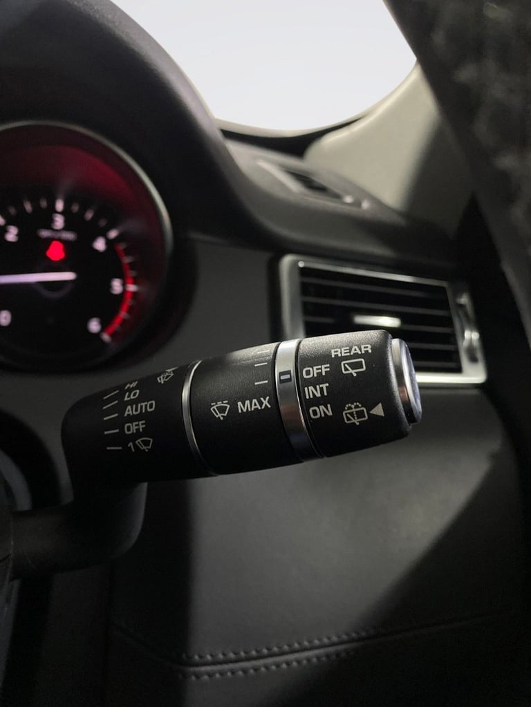 2019 Land Rover Discovery Sport 2.0 SD4 HSE LUXURY 5d 238 BHP Estate Diesel Automatic