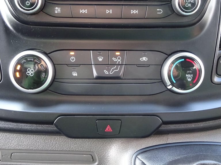 2021 Ford Transit 2.0 350 EcoBlue Leader Luton 3dr Diesel Manual FWD L4 Euro 6 (s/s) (130 ps) CHA...