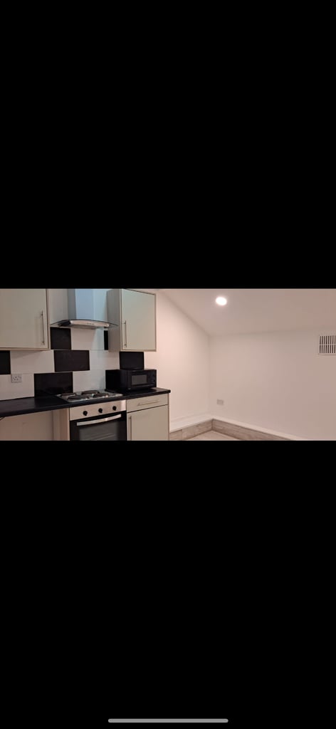 1 bed flat £600 PM BLACKBURN town centre location 