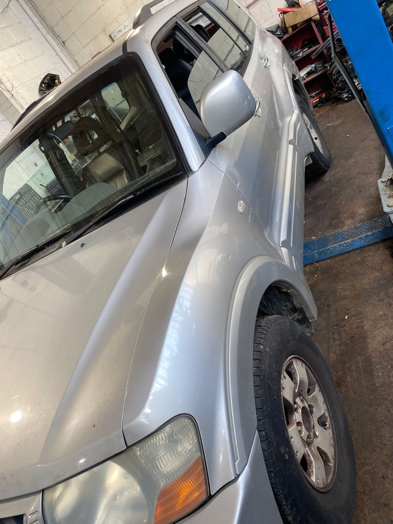 Mitsubishi Shogun 3.2L DI-D Elegance LWB – Automatic – 2003 – Silver