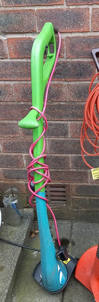 2 Grass Strimmers READ DESCRIPTION