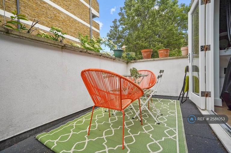 Studio flat in Roman Road, London, E3 (#2581053)