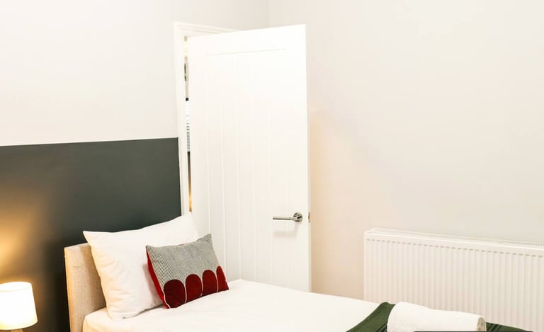 欢迎 Spacious 3-Bed Home Near Manchester City Centre – Short/Medium Stays, FREE CLEANING