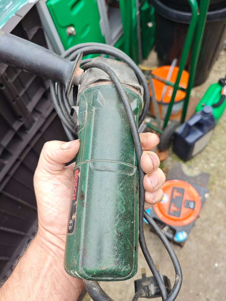 Angle grinder bosch