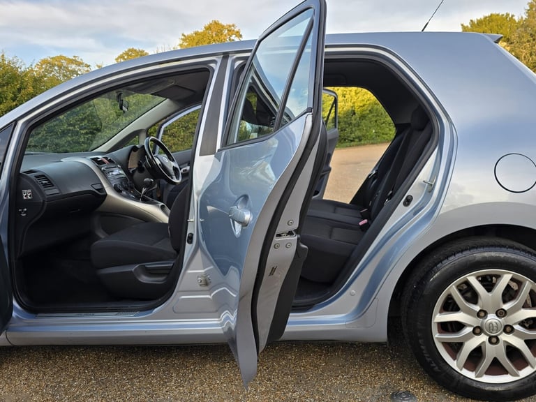 2007 Toyota Auris 1.6 Automatic VVTi TR MM 5dr . 87000 Miles . CHEAP on Fuel. GOOD Car. HATCHBACK...