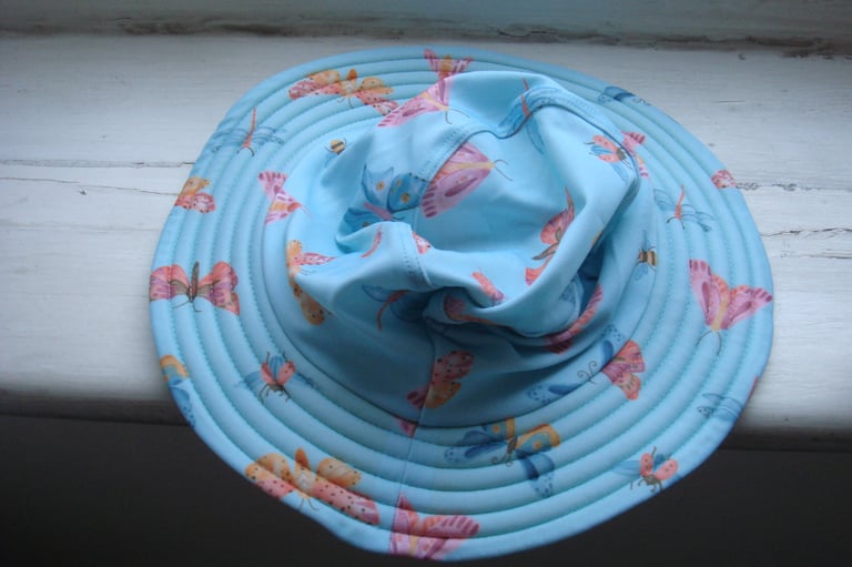 New Purebaby Swim Sun Hat for Toddlers Purchased at Fenwick of Bond Street £5 or 3 for £10