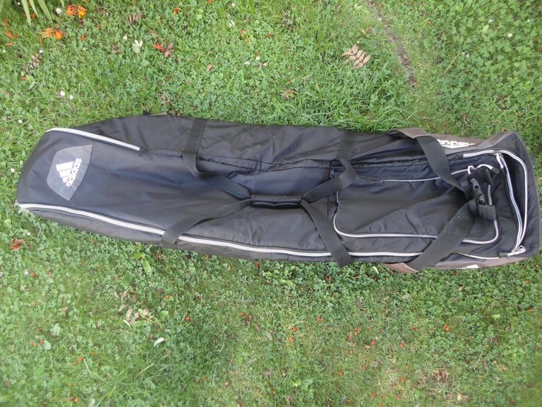 Golf travel / airline / holidays / transportation, padded wheeled bags, various prices 