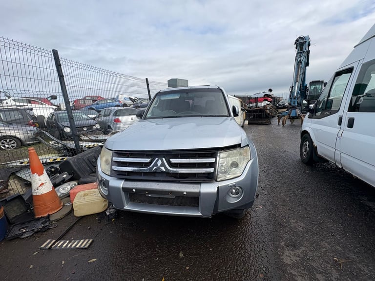 Mitsubishi shogun, 3.2 diesel, breaking for parts only, all parts available. 