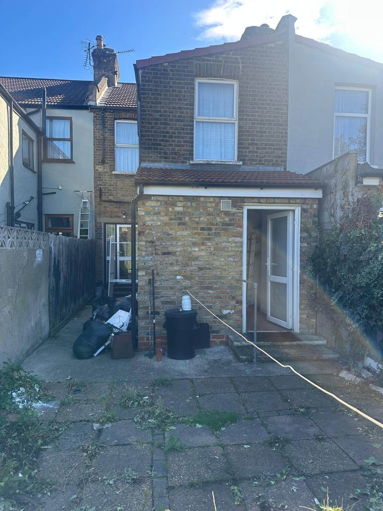 Beautiful 4 Bedroom House With Private Garden Ready To Move On Ley Street Ilford (IG2 7QX)