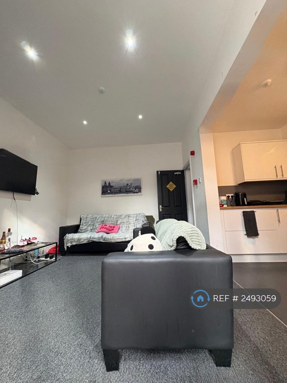 5 bedroom house in Patterdale Road, Liverpool, L15 (5 bed) (#2493059)