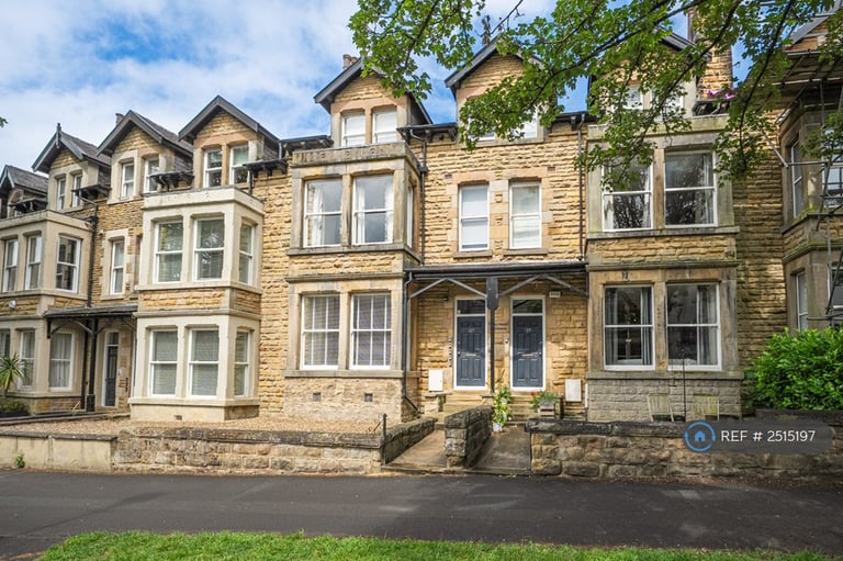 2 bedroom flat in Valley Drive, Harrogate, HG2 (2 bed) (#2515197)