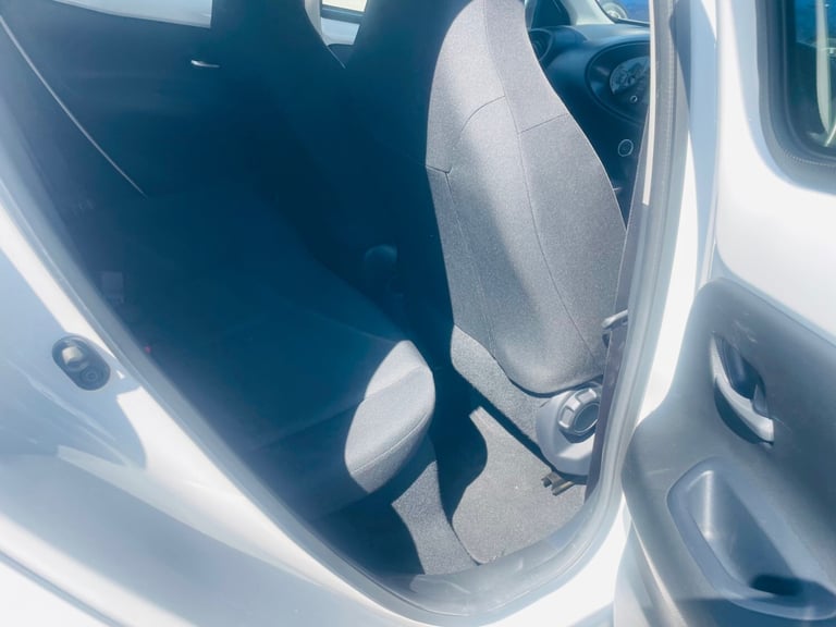 AUTOMATIC LOW MILEAGE 12 MONTH MOT WARRANTY 